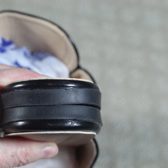 Easy Smile Size 9 Black Slide-on Black Pointed Toe Flats with Gold Chain Detail - Picture 5 of 7